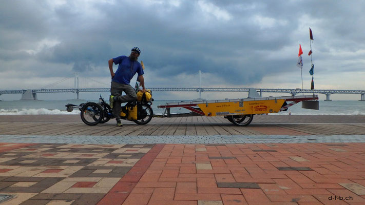 KR: Solatrike am Gwangalli Beach in Busan
