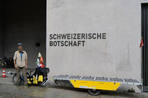 DE: Solatrike in Berlin, Schweizer Botschaft