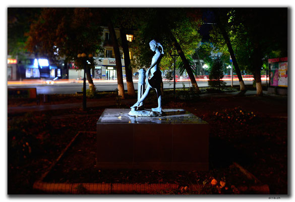 KZ0023.Shymkent.Mädchen Monument