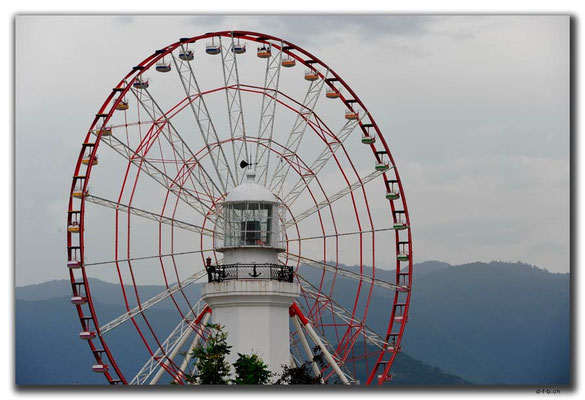 GE018.Batumi.Leuchtturm und Riesenrad