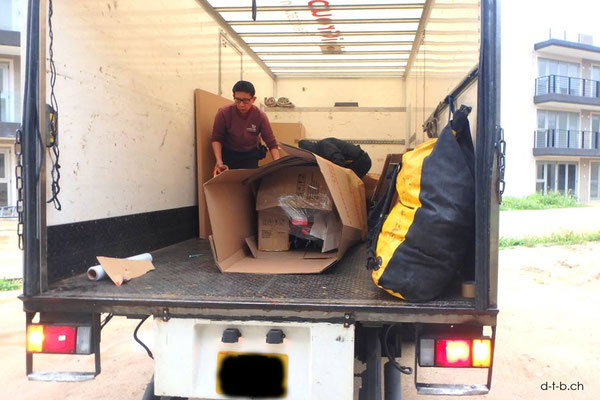 HK: Solatrike und Gepäck wird verpackt