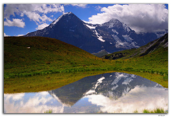 GW0319.Eiger und Mönch spiegeln im Alpsee