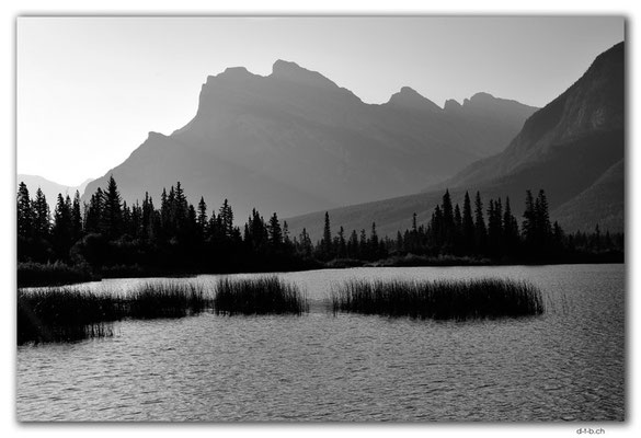 CA0682.Mt.Rundle at Vermilion Lakes