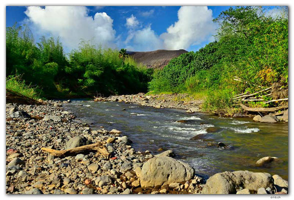 VT0105.Tanna.Volcan Yasur from the river