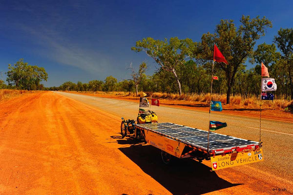 AU: Solatrike auf langen weiten Strassen in Australien