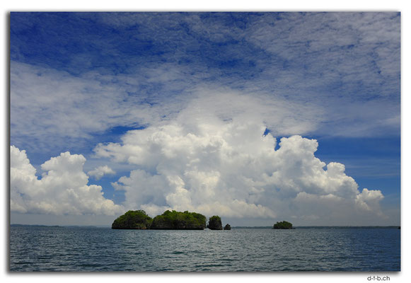 PH0095.Alaminos.Hundred Islands.Storm clouds