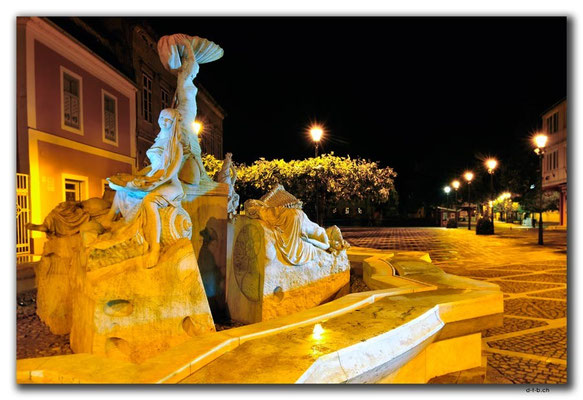 HU007.Esztergom.Brunnen