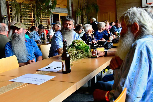 B133.Schweiz.Seewis.Alpenbarttreffen 2023. Bartlis unter sich