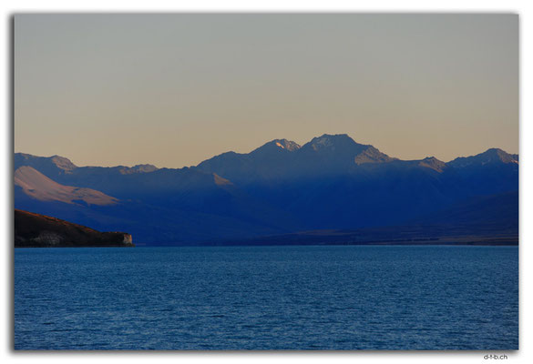 NZ0794.Lake Tekapo.Mountains in the morning