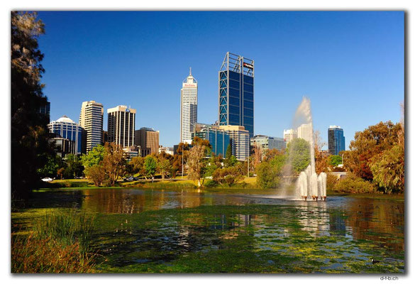 AU0698.Perth.City mit Springbrunnen