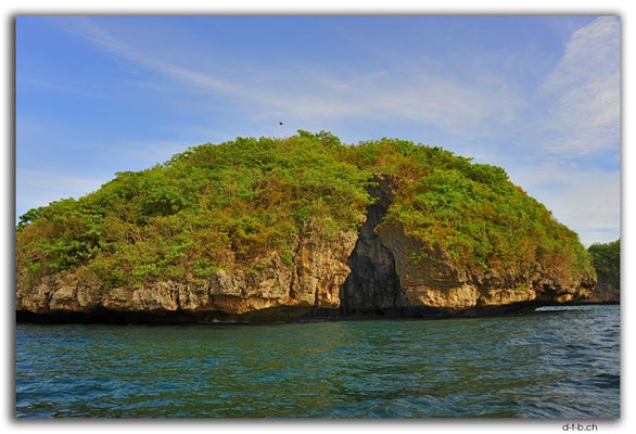 PH0081.Alaminos.Hundred Islands.Cathedral Island