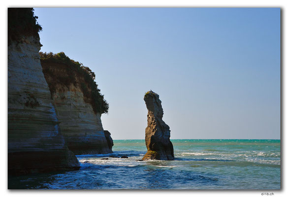 NZ0360.Urenui Beach not Easter Island