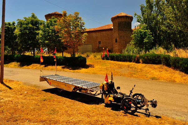 ES: Solatrike at the castle in Leiva