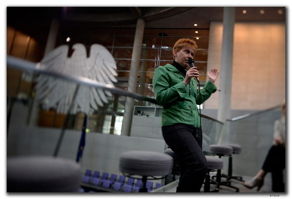 DE262.Berlin.Bundestag.Frau Pau