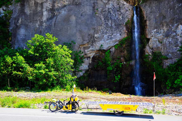 TR: Solatrike am Wasserfall