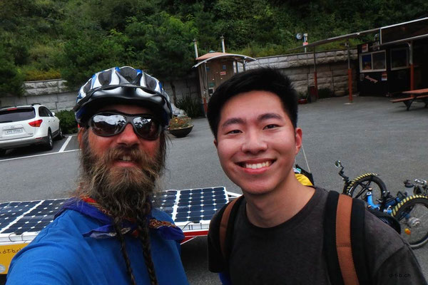 KR: Solatrikefahrer und koreanischer Velofahrer