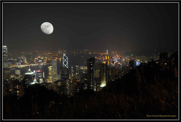 C2745 Hong Kong Victoria Peak by night