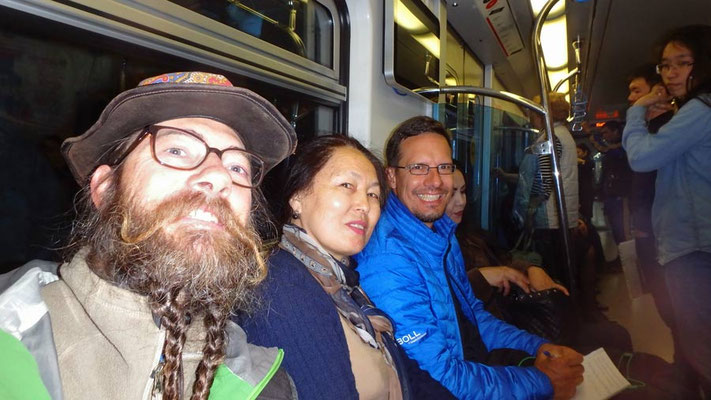 KZ:Almaty.David,Gulmi,Tobias in der Metro