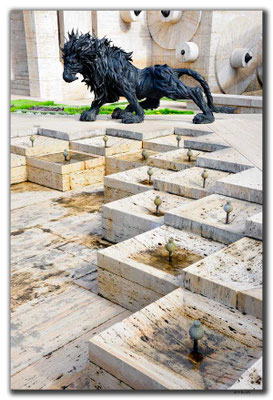 AM044.Yerevan.Löwe aus Pneu
