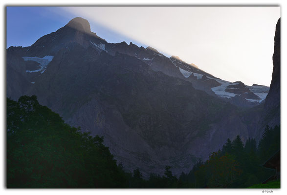 GW0122.Morgensonne am Wetterhorn