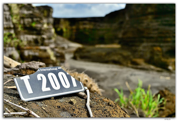 VT0058.Tanna.River crossing