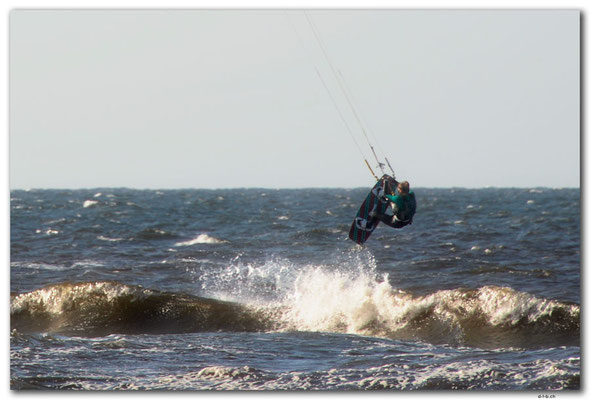 PL319.Kitesurferin