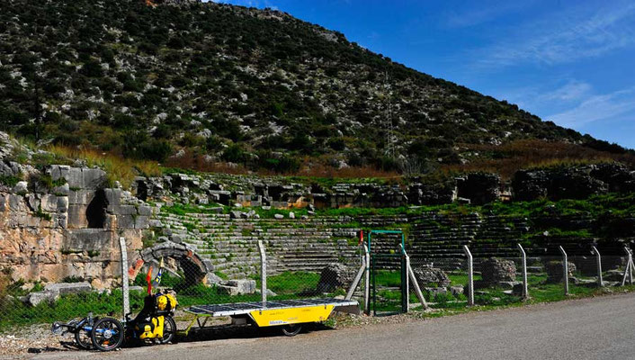 TR: Solatrike in Limyra, Theater