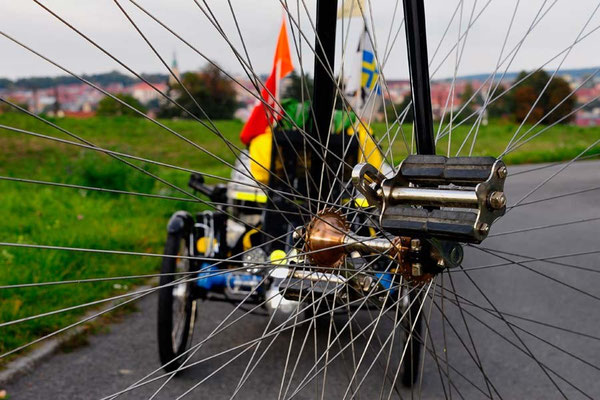 CZ: Solatrike in Uhreský Brod, Fotoshooting mit Hochradfahrer