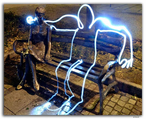 PL092.Czestochowa.Frau auf Bank