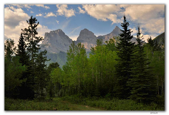 CA0690.Canmore.Three Sisters