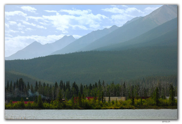 CA0667.Train at Vermilion Lakes
