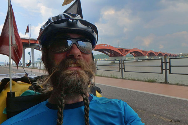 KR: Selfie vor Brücke, Incheon