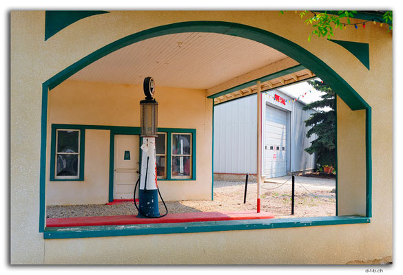 CA1071.Old Gas Station.Ogema