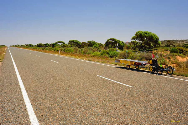 AU: Solatrike on the way to the Nullarbor