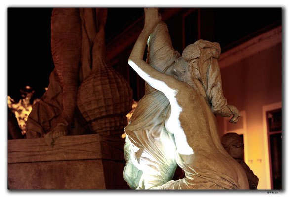 HU016.Esztergom.Brunnenfigur