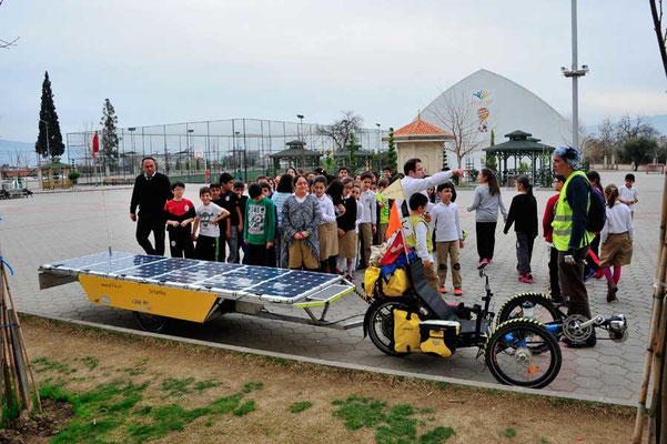 TR: Solatrike in Nazilli, Schule