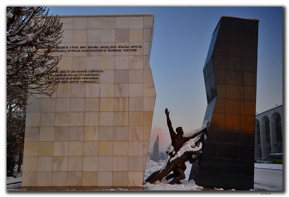 KG0172.Bishkek.Monument