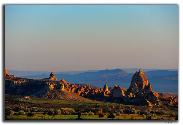 TR0893.Göreme.Felsen im Morgenlicht