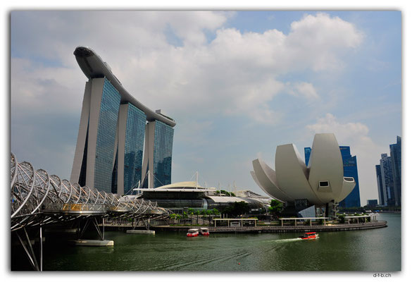 SIN0027.Helix Bridge and Marina Bay Sands