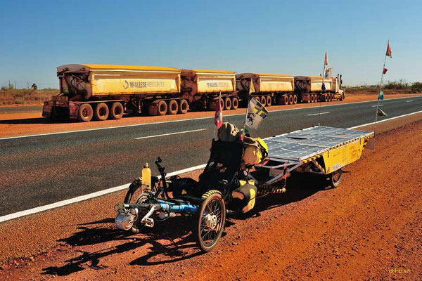 AU: Grössenvergleich Solatrike mit Road Train