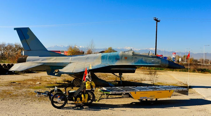 GR: Solatrike und alter Flieger