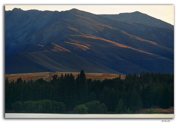 NZ0793.Lake Tekapo.Mountains in the morning