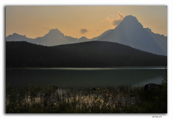 CA0616.Lake Waterfowl. Mt.Chephren