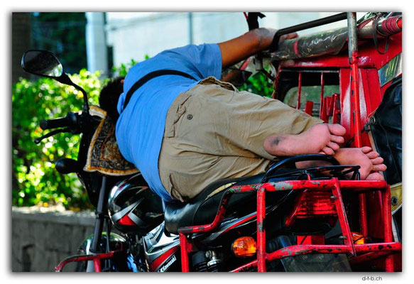 PH0007.Manila.Rest in the heat