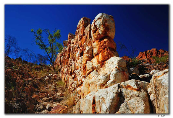AU0211.Halls Creek.China Wall