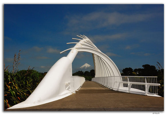 NZ0362.New Plymouth.Te Rewa Rewa Bridge + Mt.Taranaki