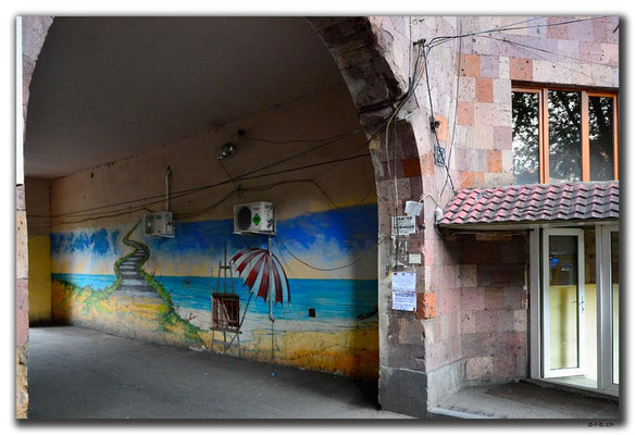 AM034.Yerevan.Bemalter Durchgang