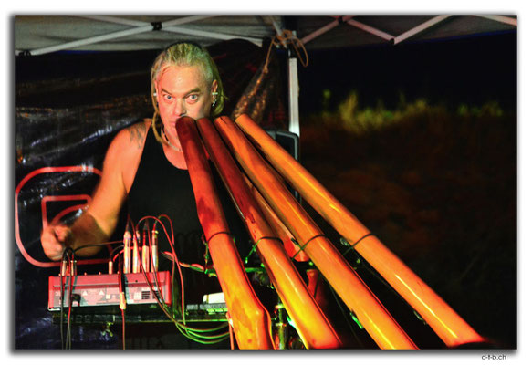 M0025.Darwin.Australien. Didgeridoo