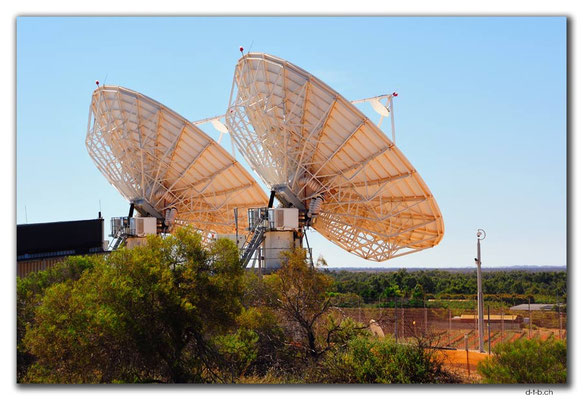 AU0400.Carnarvon,Tracking Antennas