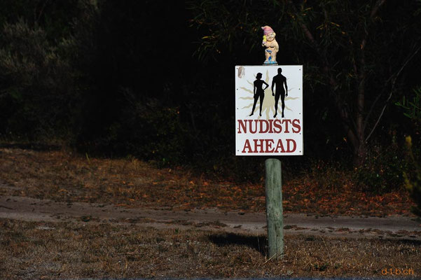 Australien.Nudists ahead